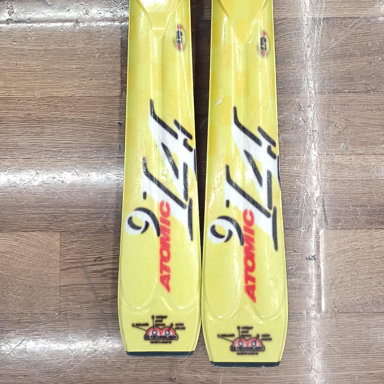 【美品】限定デザイン　ATOMIC Beta Race スキー板 イエロー 美品】限定デザイン ATOMIC Beta Race スキー板 イエロー