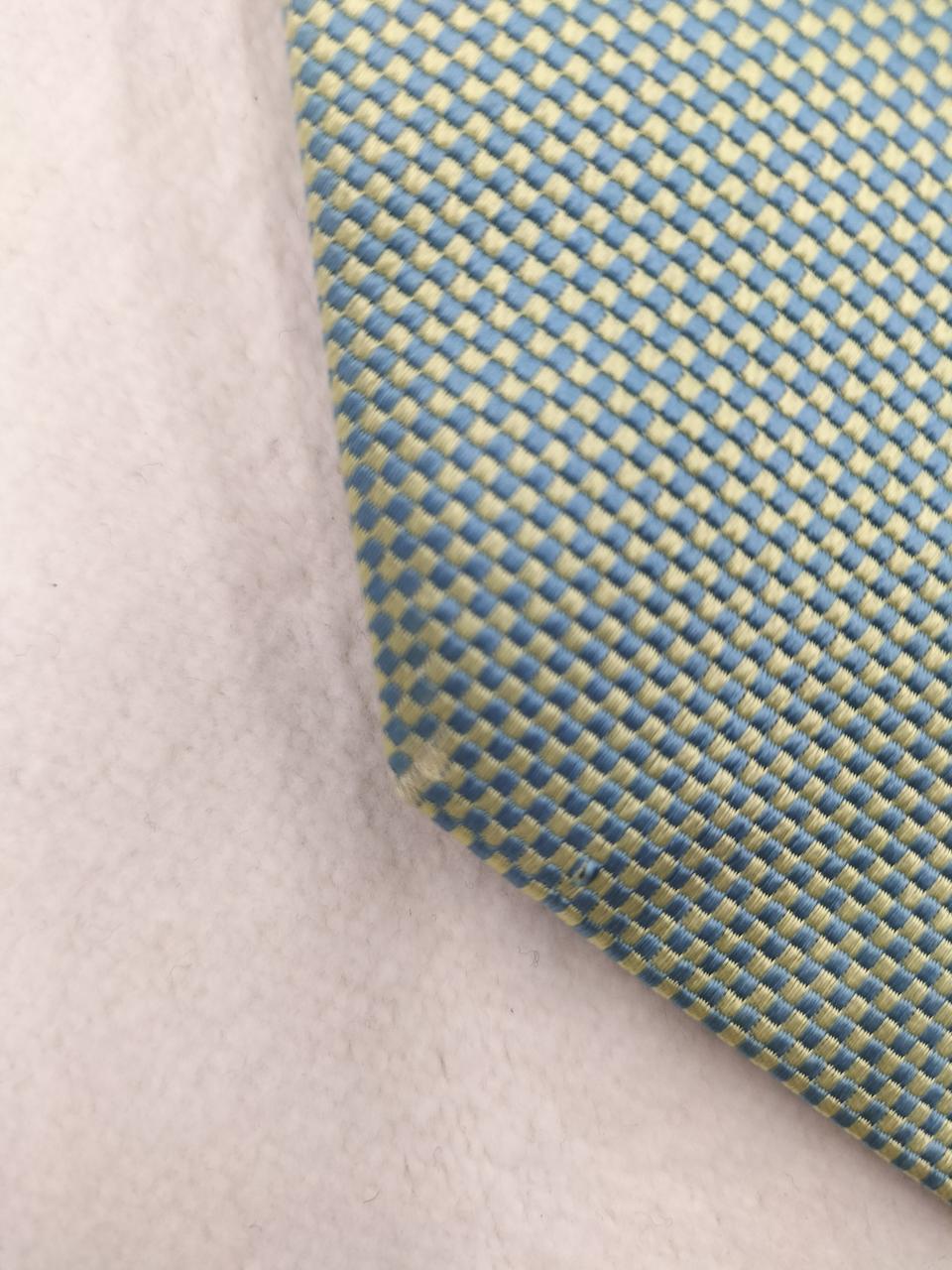 青い糸が数カ所取れています