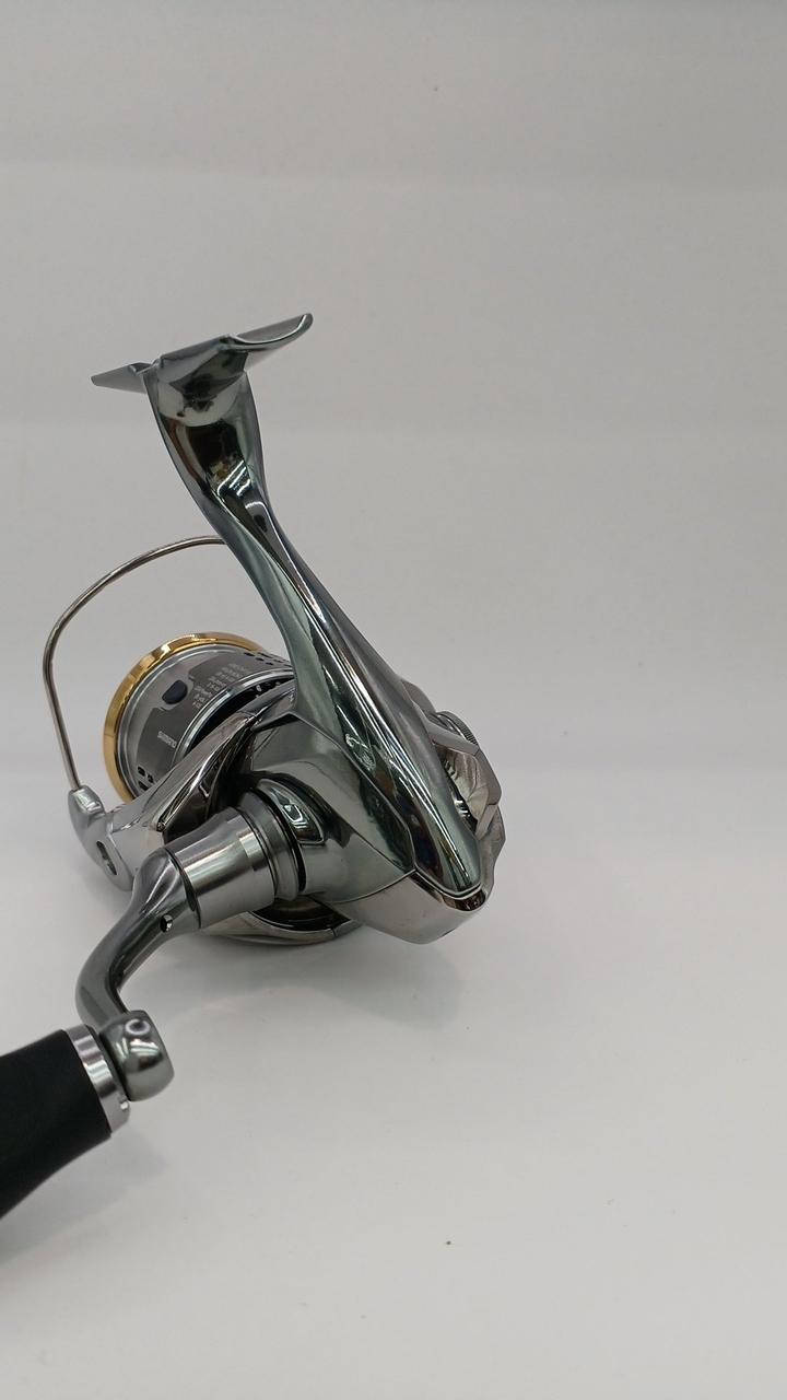 Shimano Stella C2000S 18 Spinning Reel Used Light Scratches