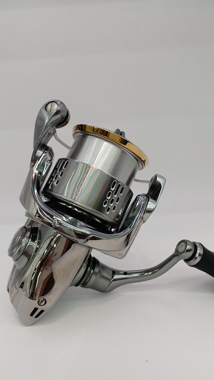 Shimano Stella C2000S 18 Spinning Reel Used Light Scratches