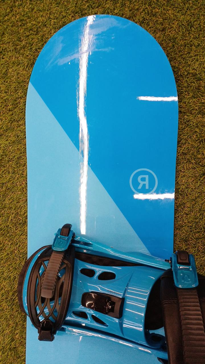 シールの剥がれ跡があります