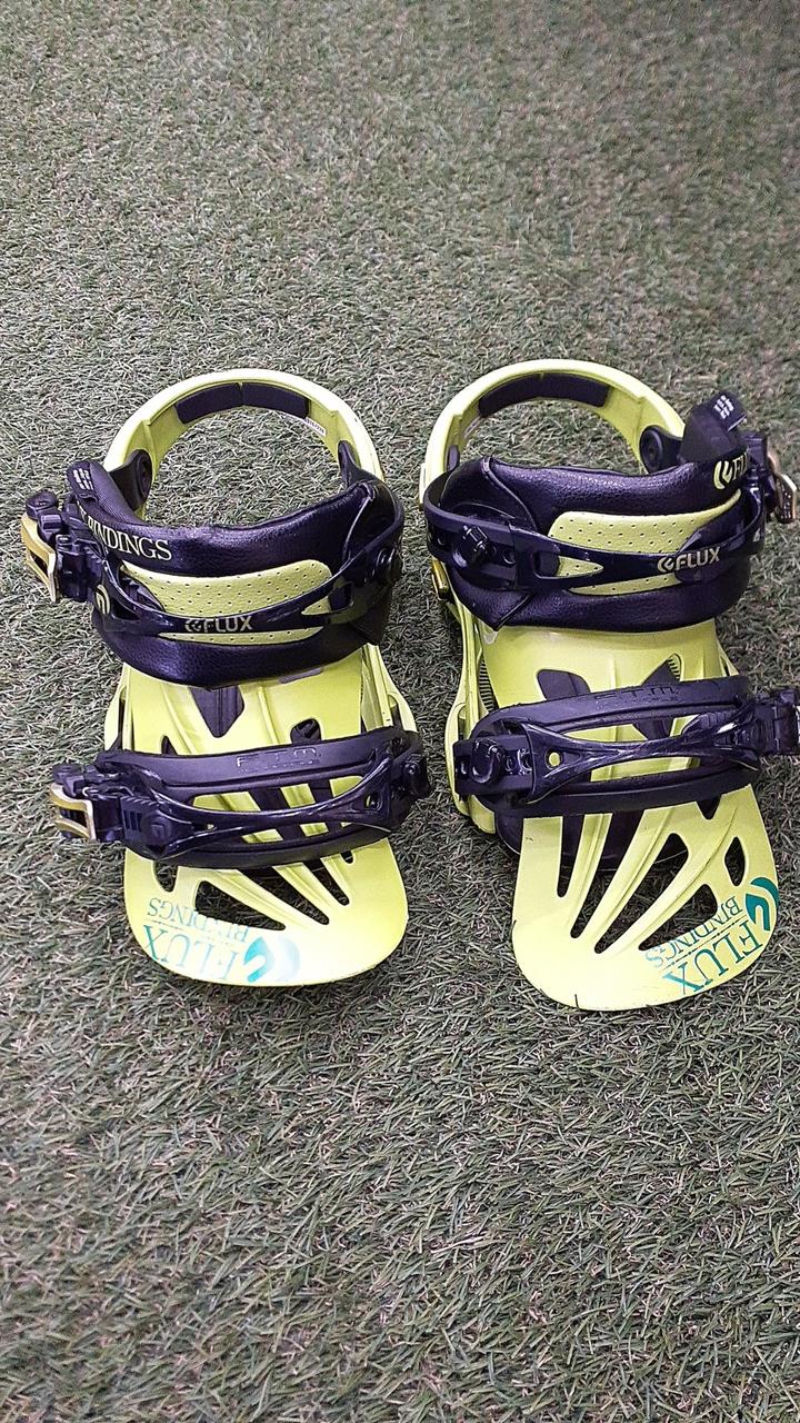 小キズや剥がれが目立ちます