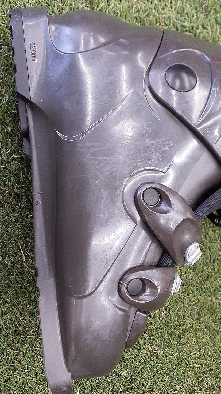 擦れが目立ちます