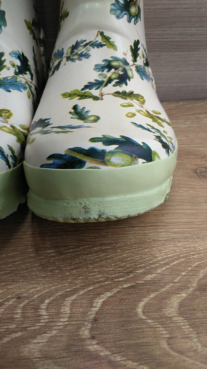 左足側汚れあります