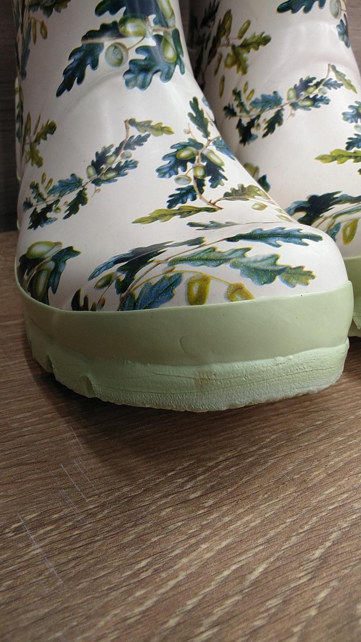 右足部分シミがあります