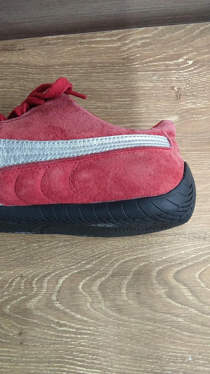 右足内側擦れの跡あります