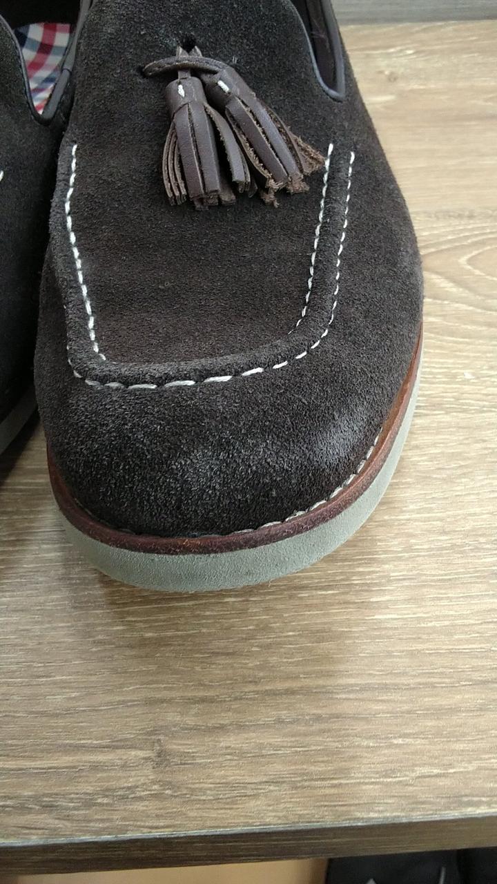 左足つま先部分擦れの跡あります