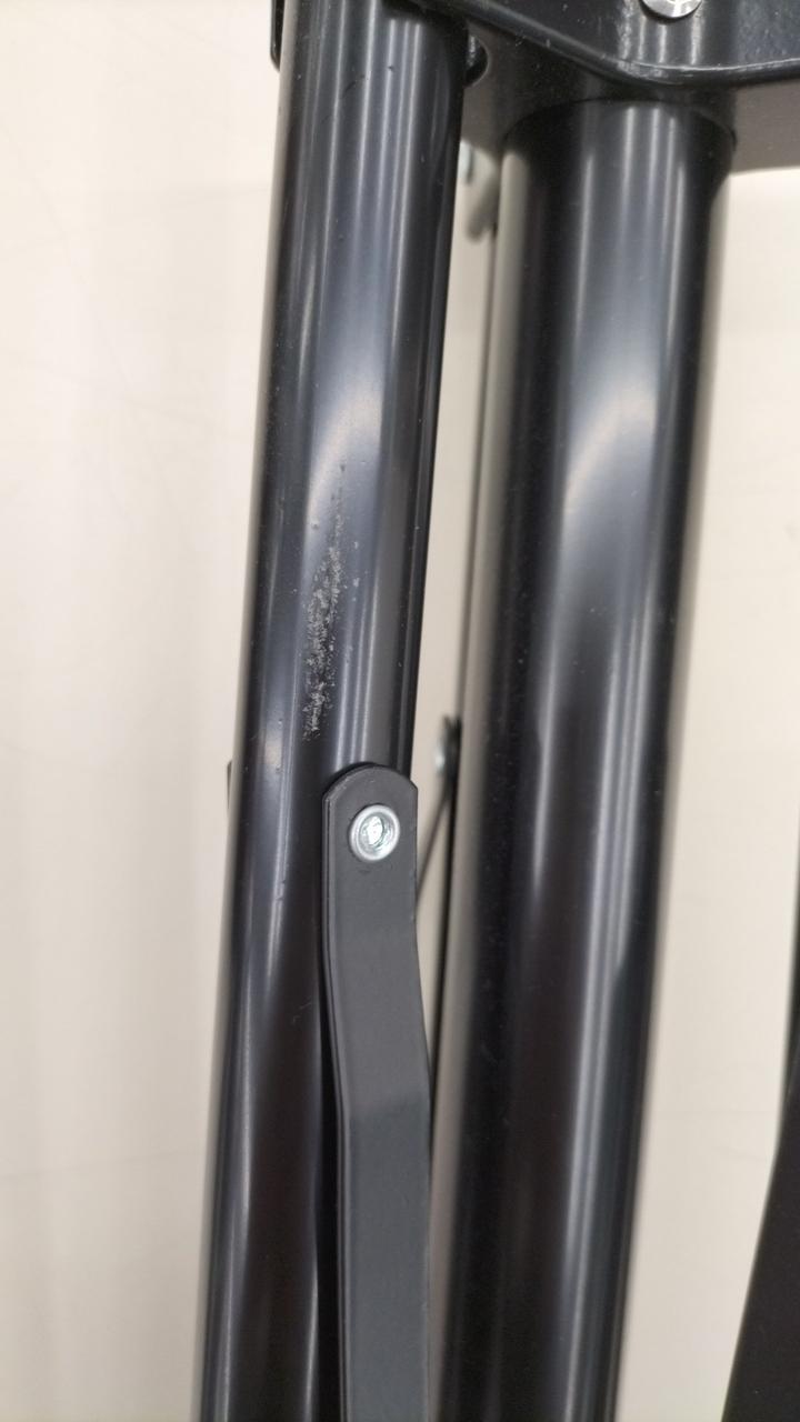 三脚スレキズあり