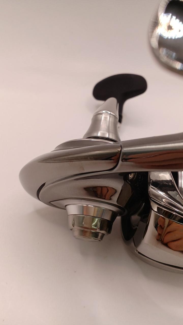 爪にかからない程度の小キズあります。