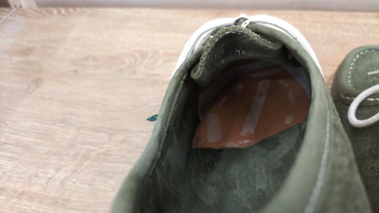 テープの跡あります