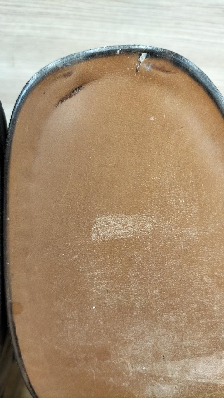 左足裏側 すり傷と欠けあります。