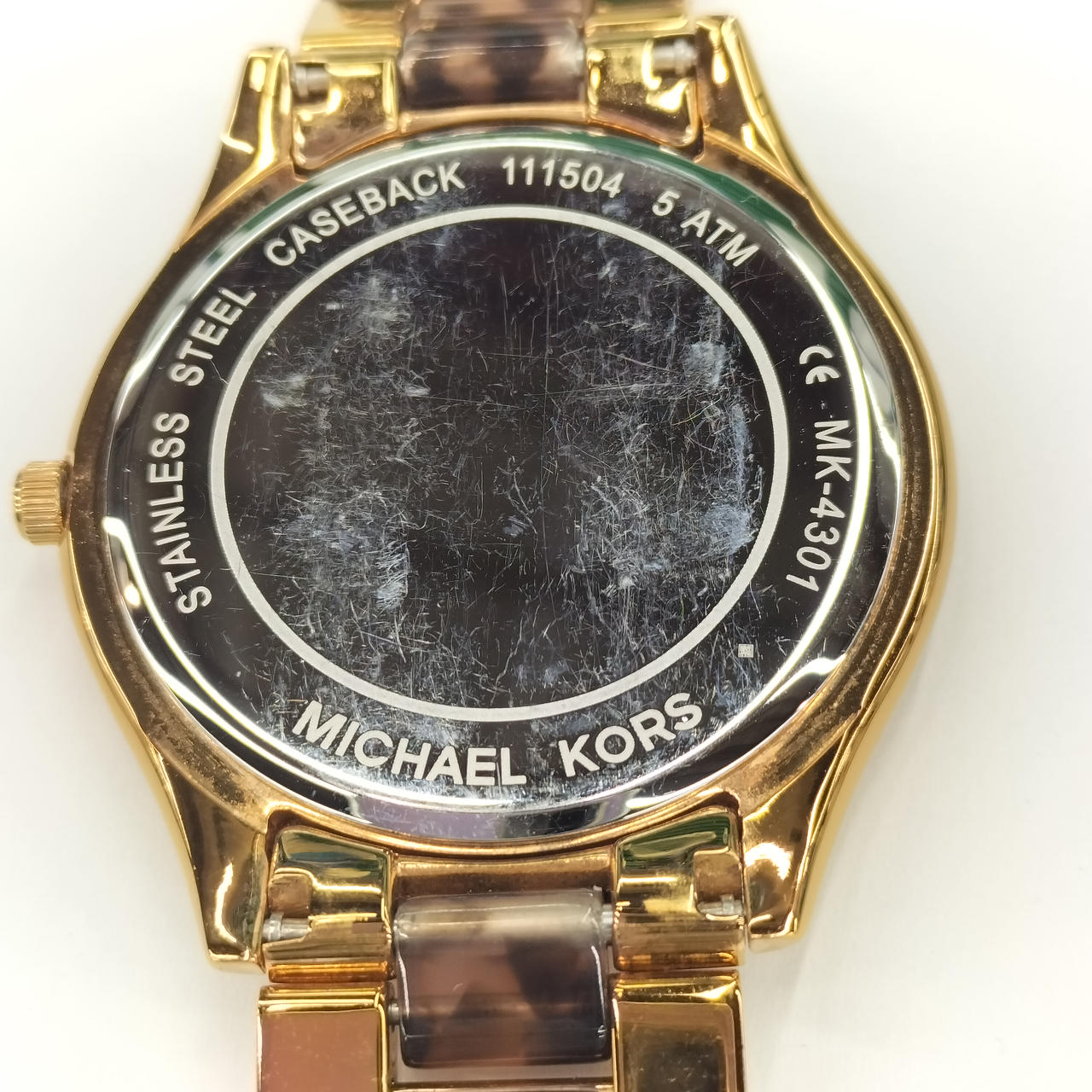 全体に細かいキズあり