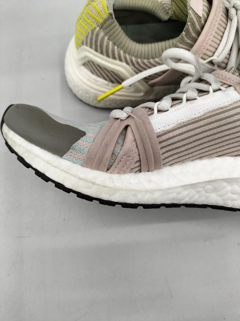 右足ヨゴレあります。