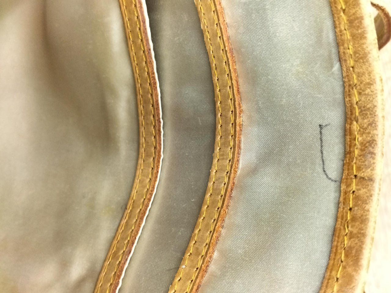 内布 張り替え
ペン跡あり