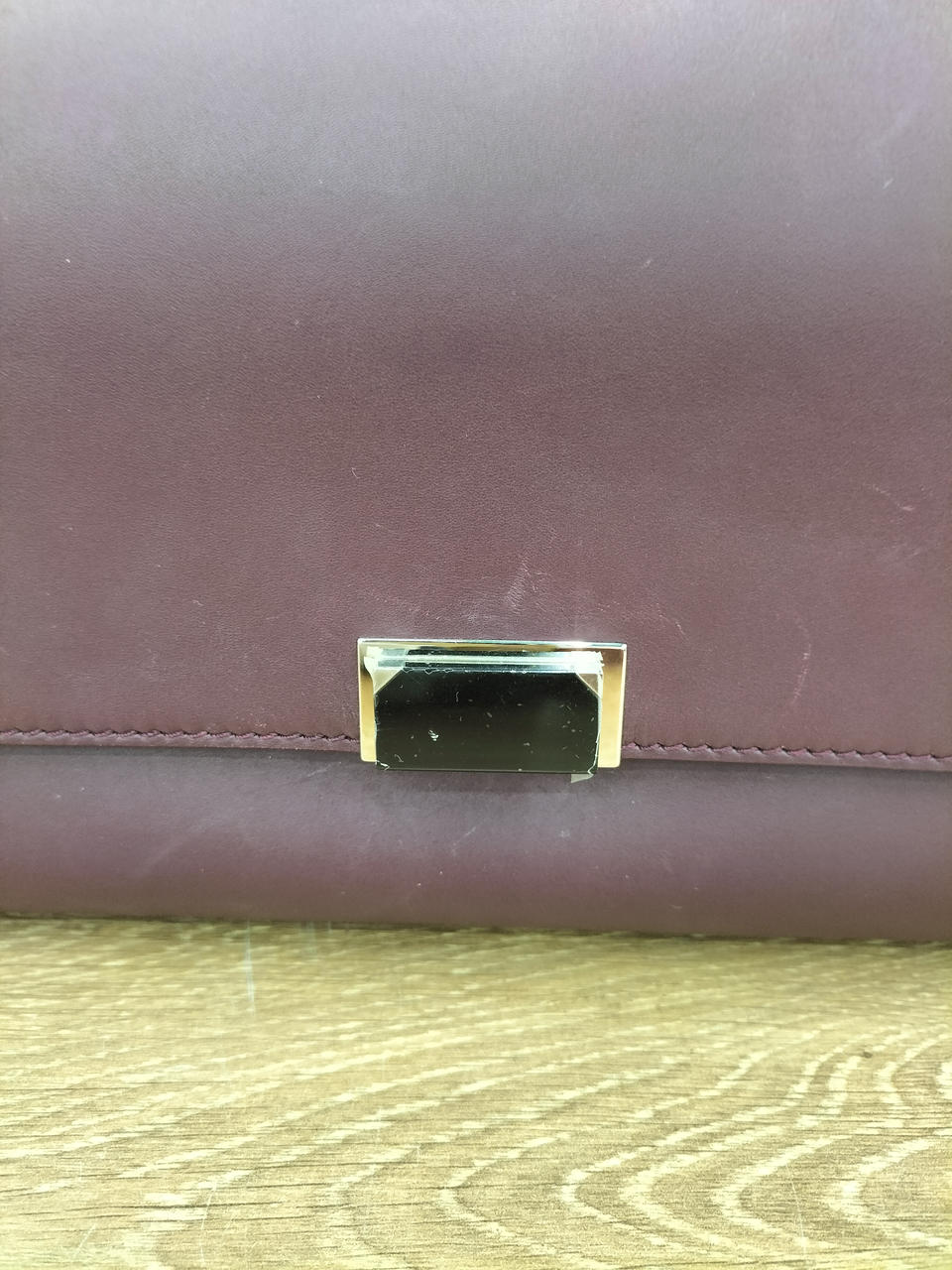 金具の上下擦れ・キズあり