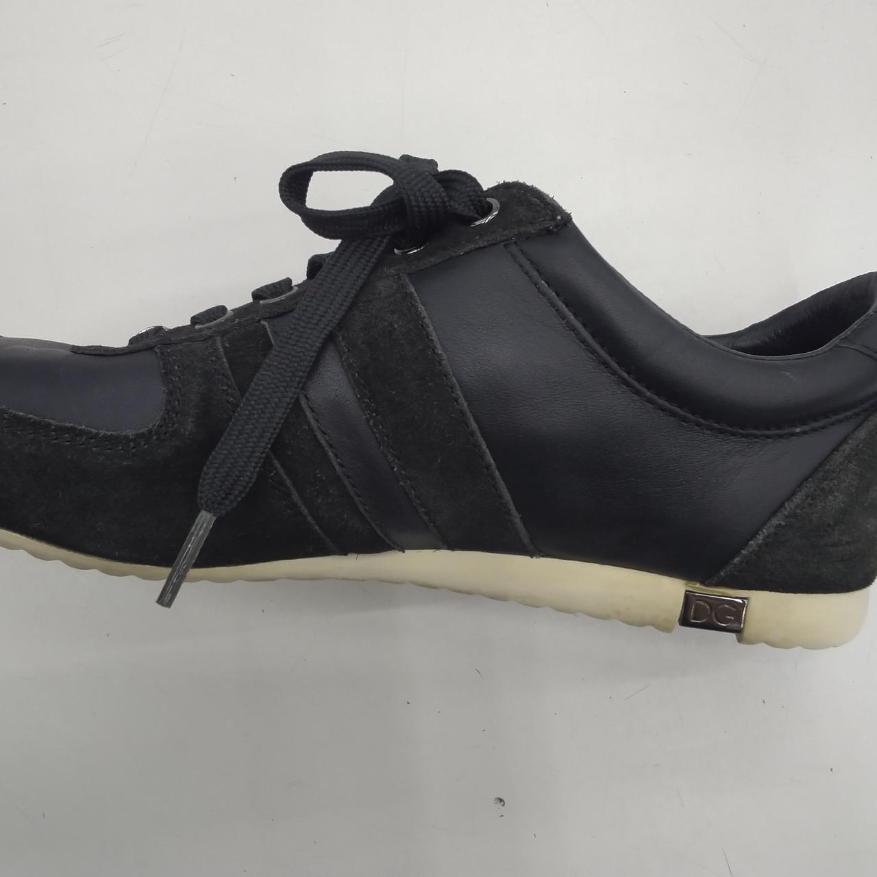 右足内側変色あります。