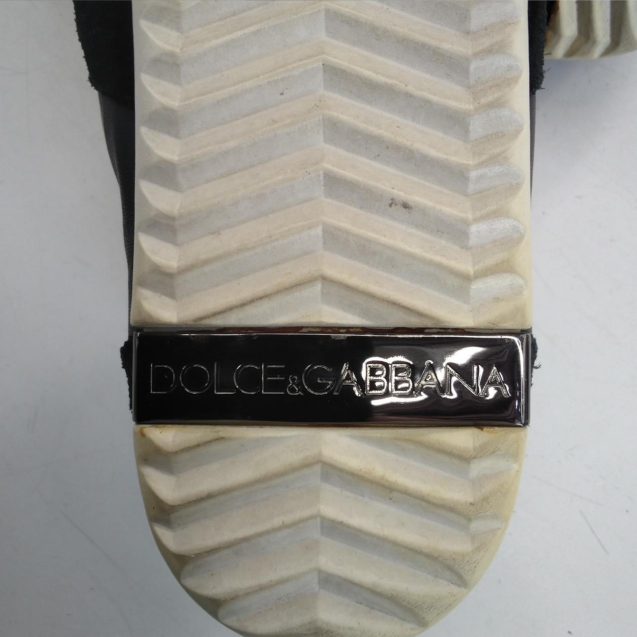 左足裏側　茶色いヨゴレあります。