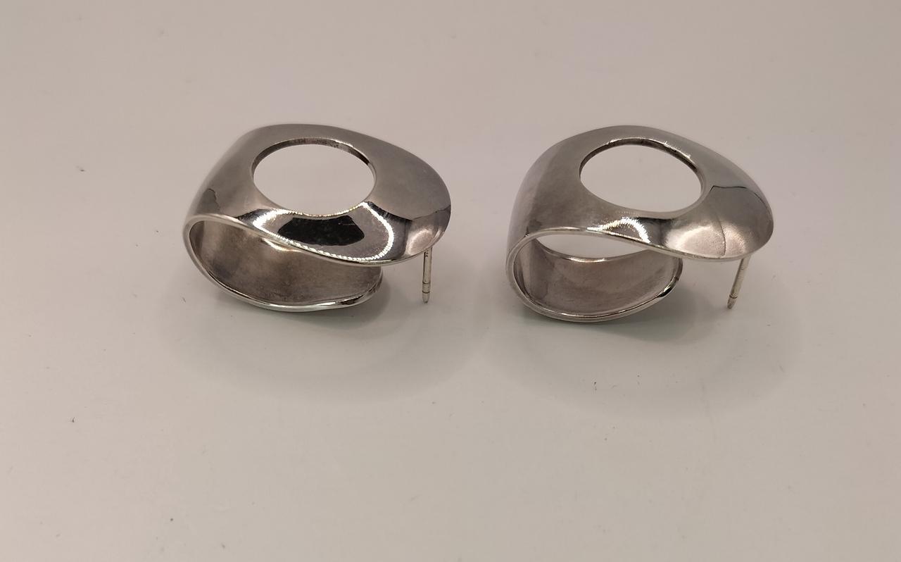 歪みあり
左右非対称