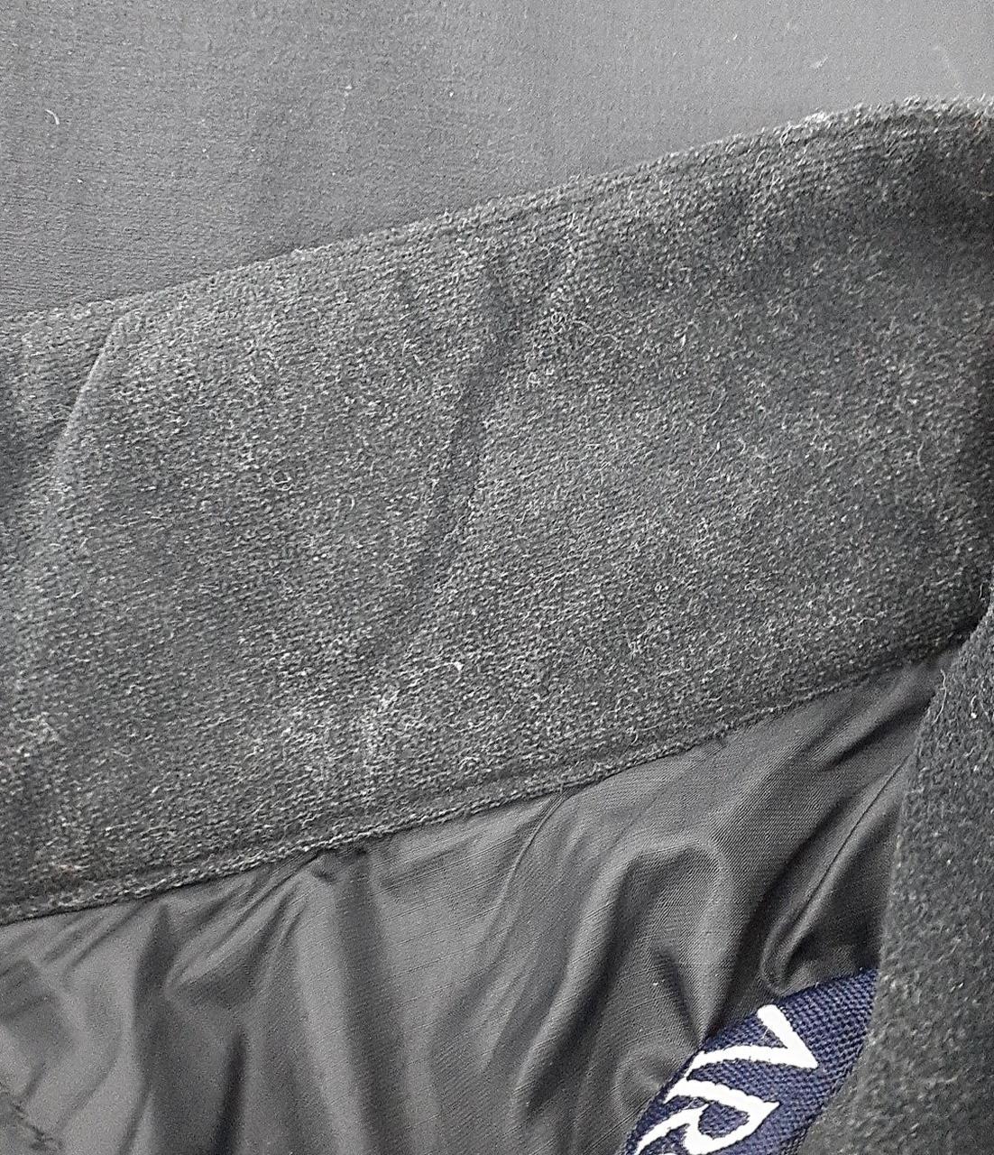 襟裏に多少の使用感がございます。