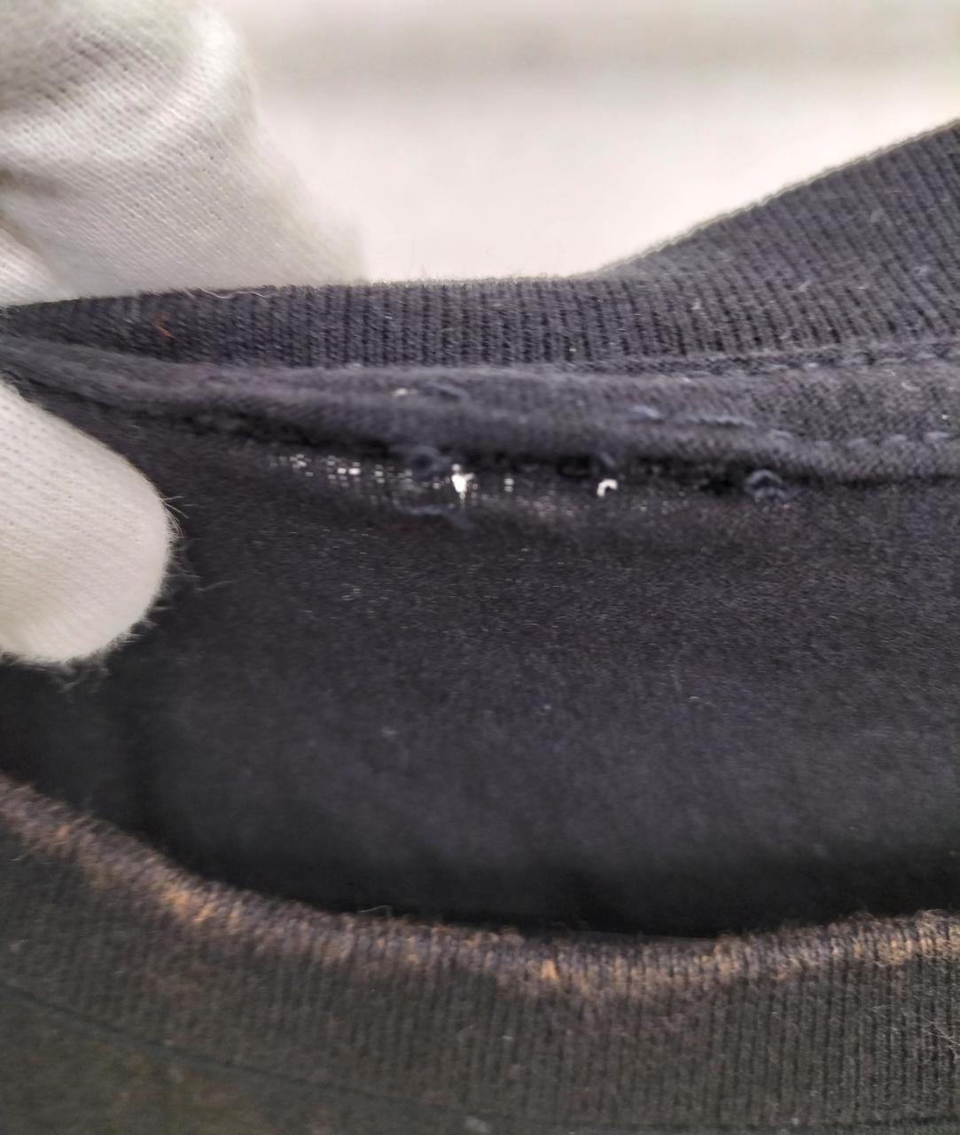 糸のホツレ穴あり