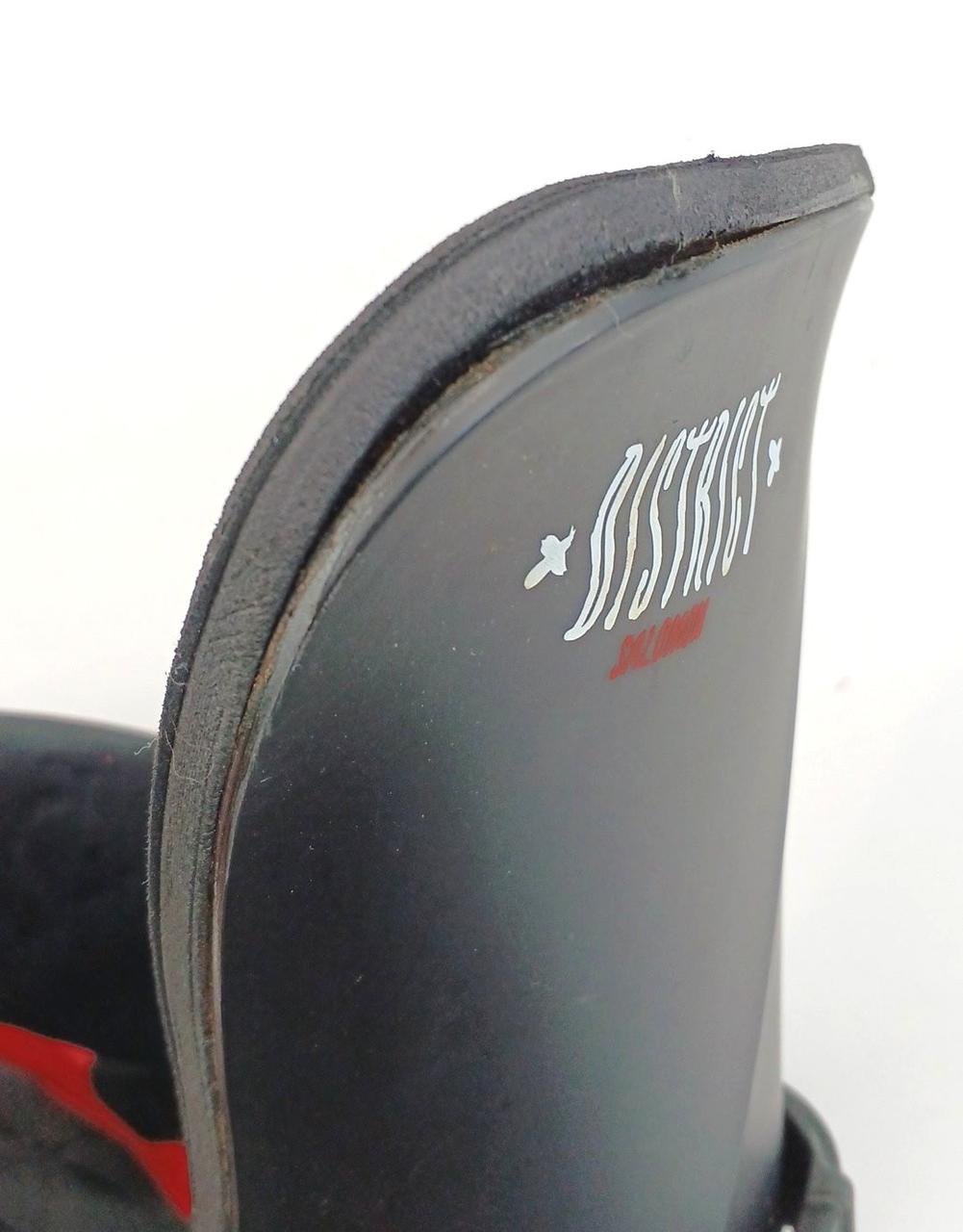 右足に剥離あり。