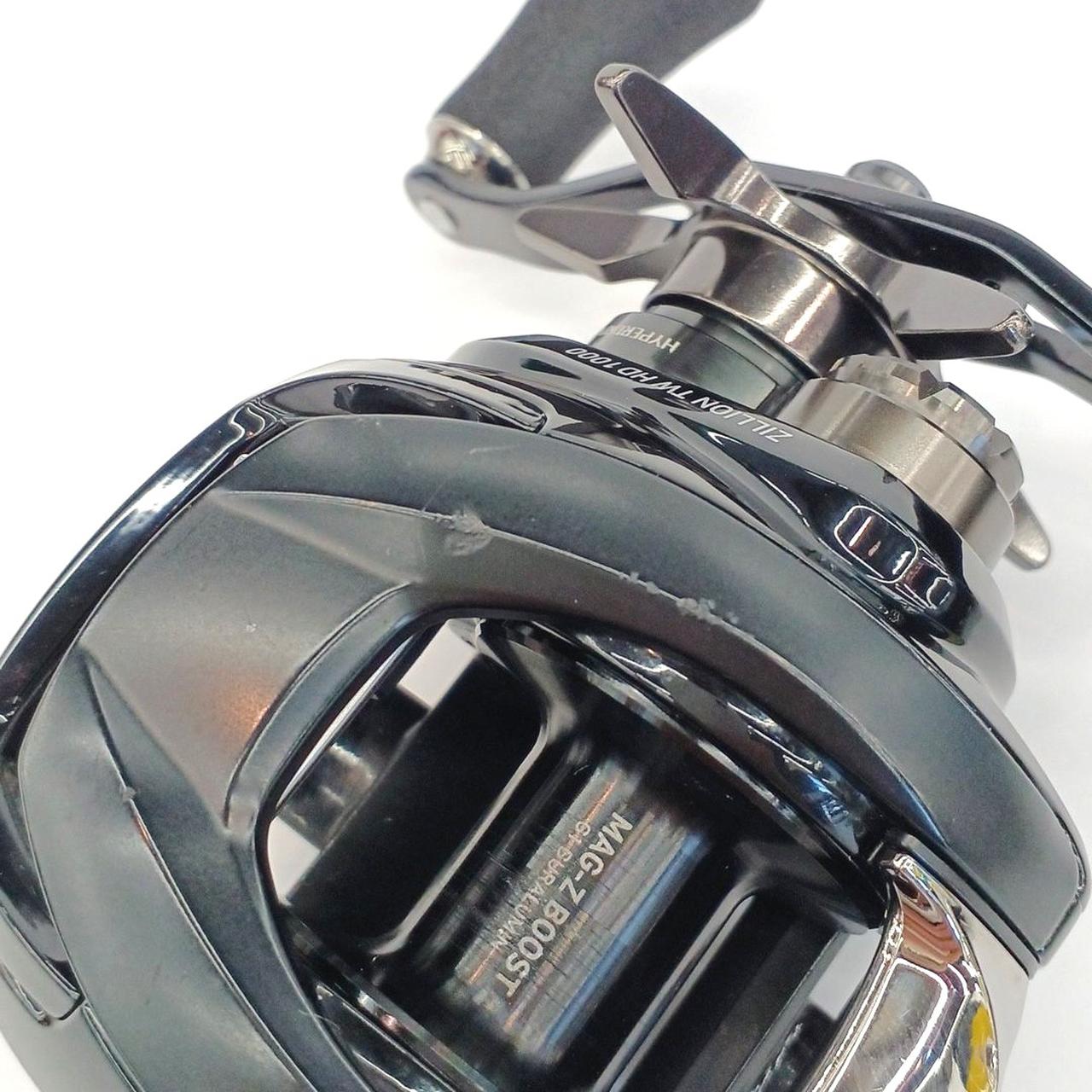 ボディに多少の小キズがございます。