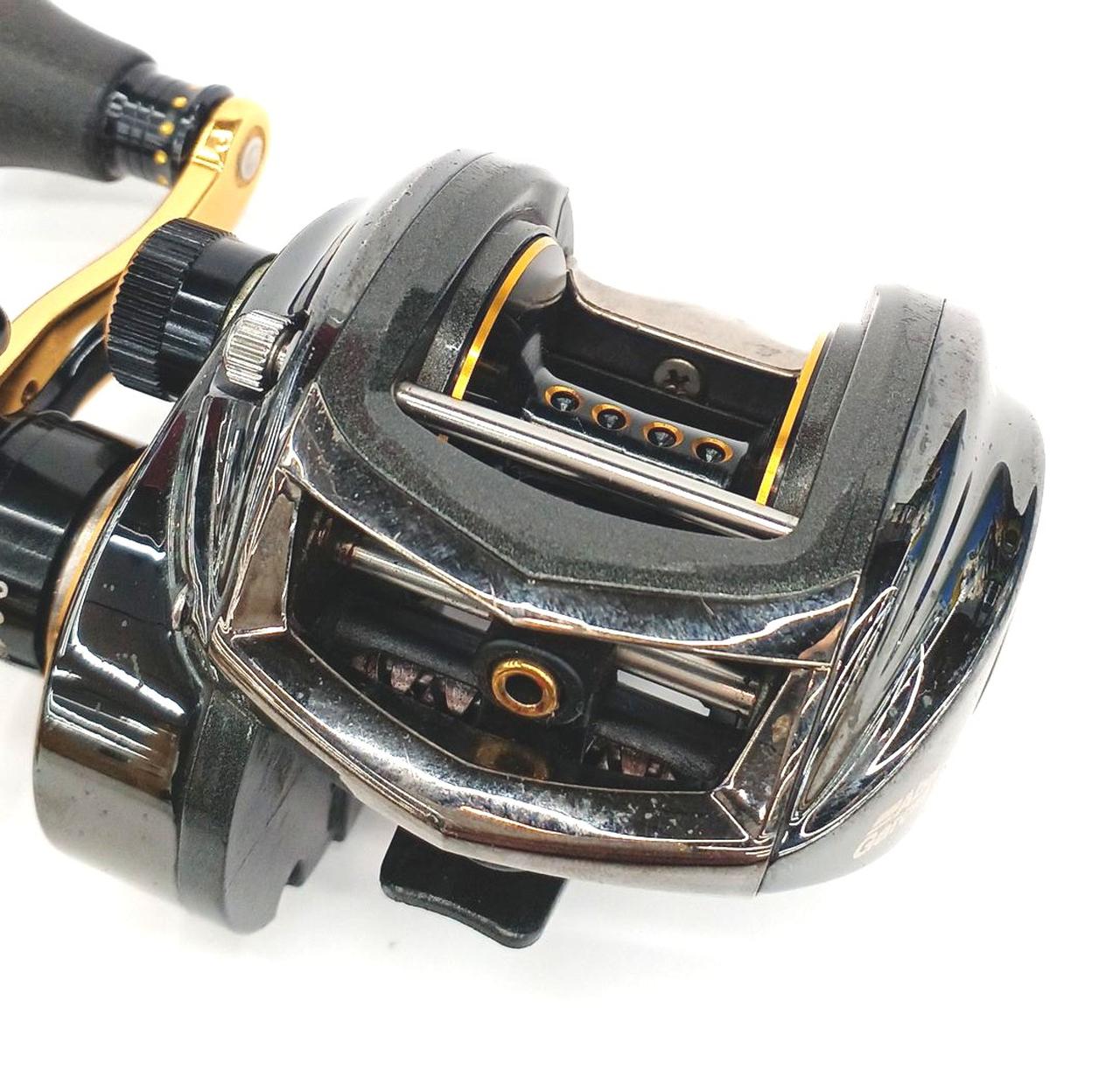 ボディに多少の使用感あり。