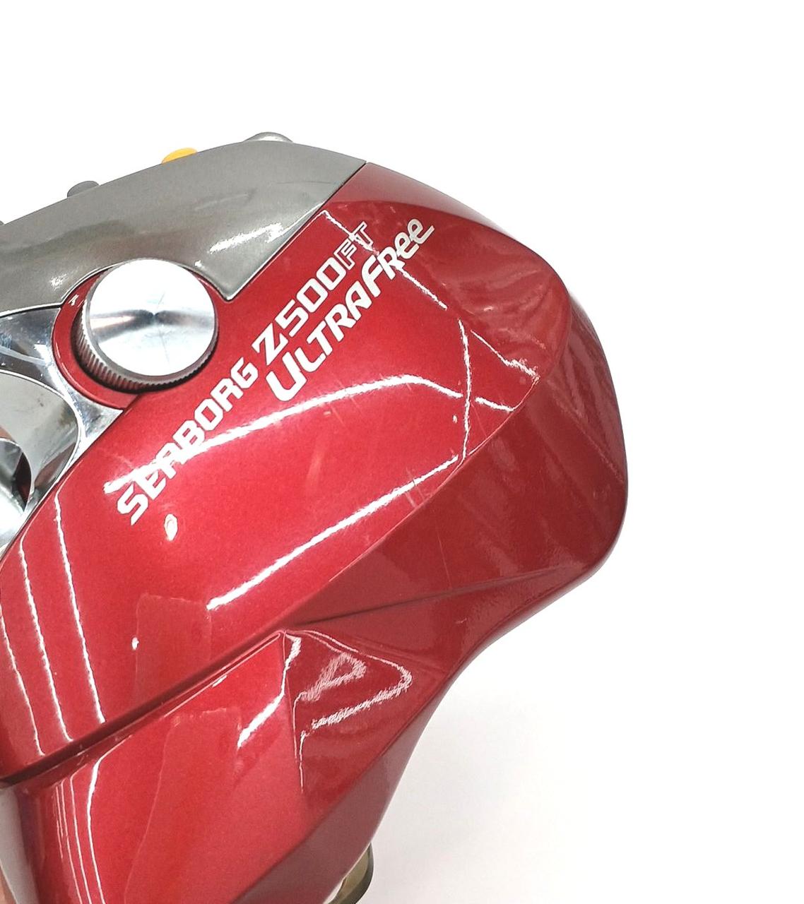 ボディに擦り傷あり。