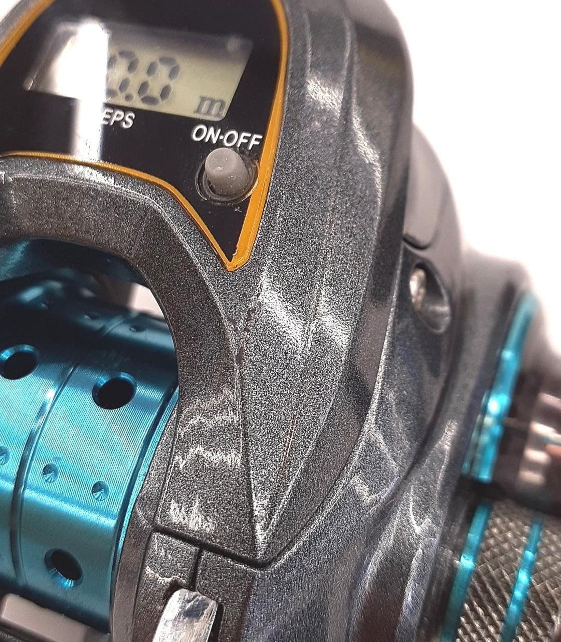 ボディに傷あり。