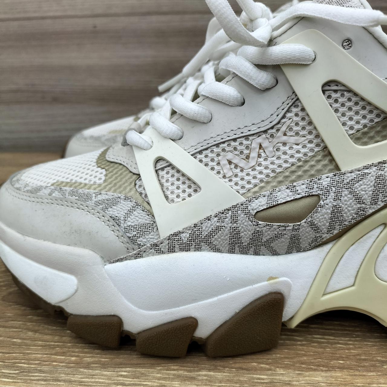 左足外側ヨゴレあり