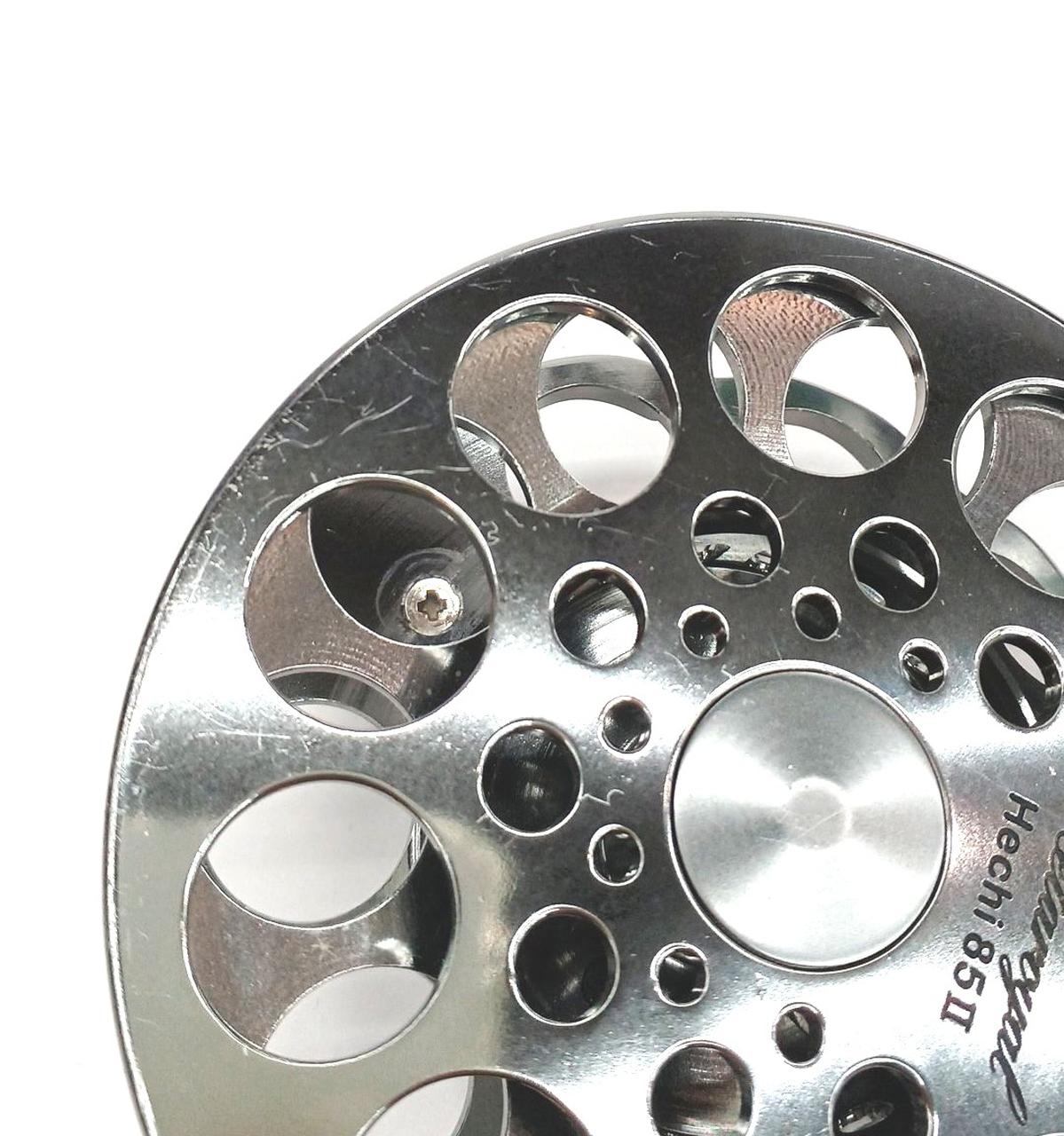 スレキズがございます。