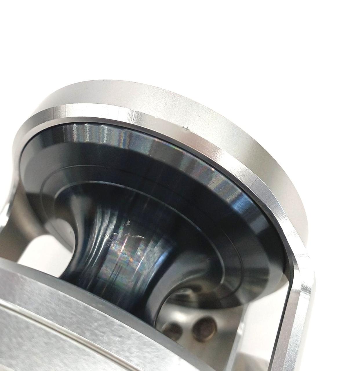 スプールに小キズあり。