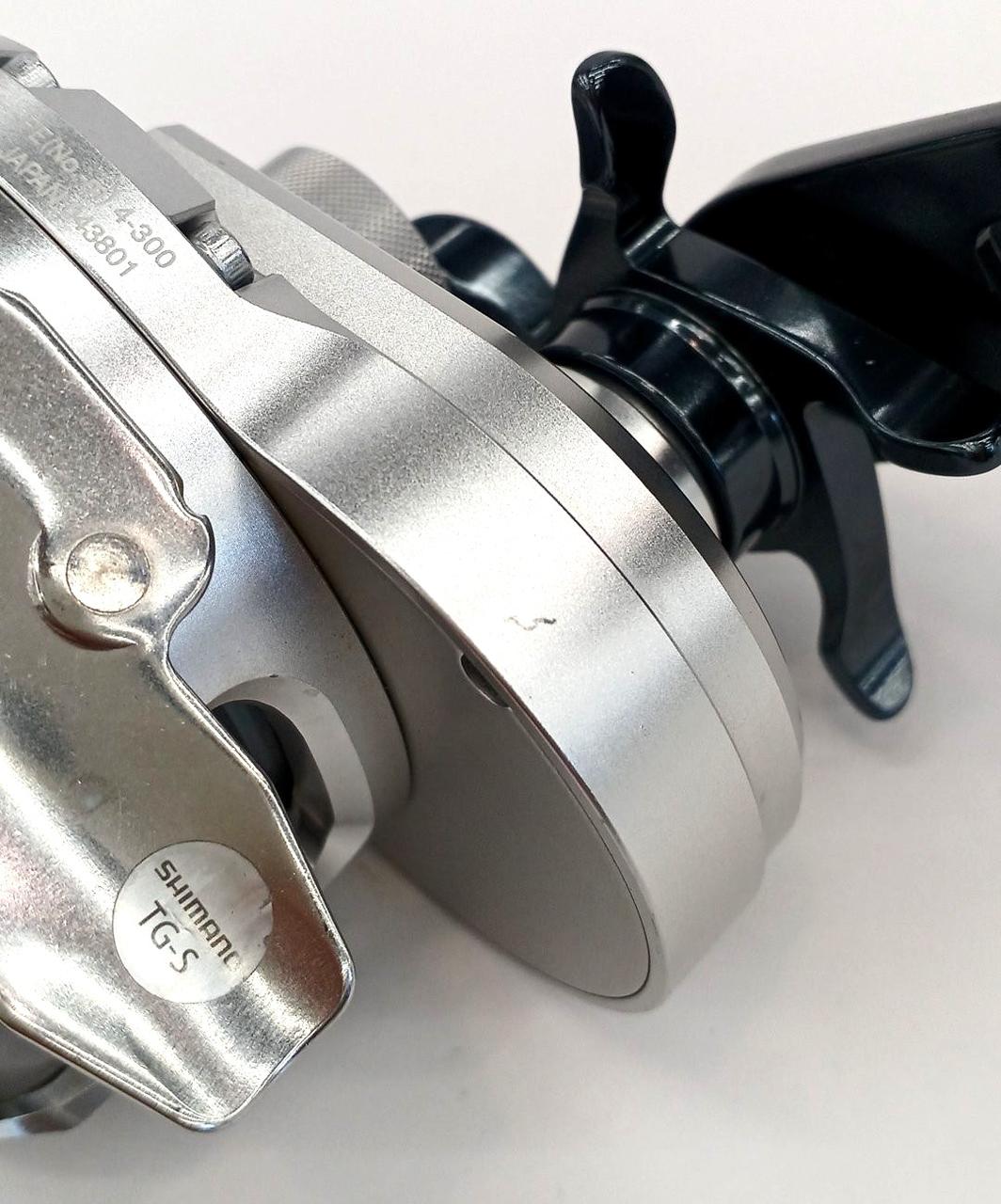 ボディに小キズあり。