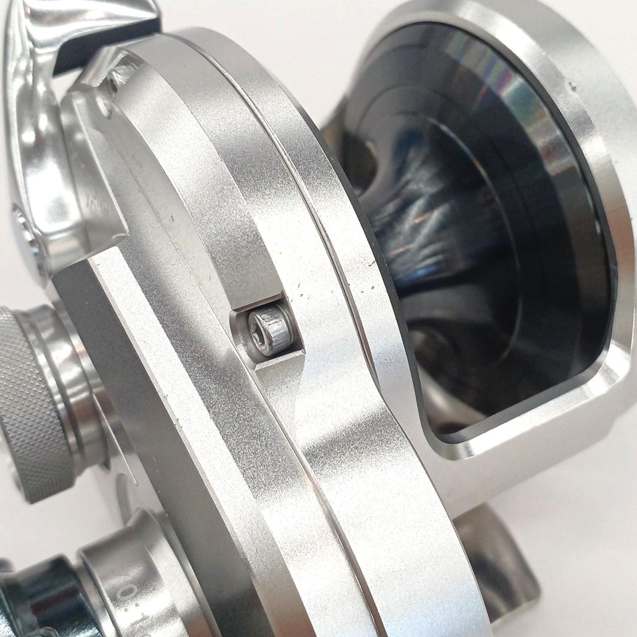 ボディに小キズあり。