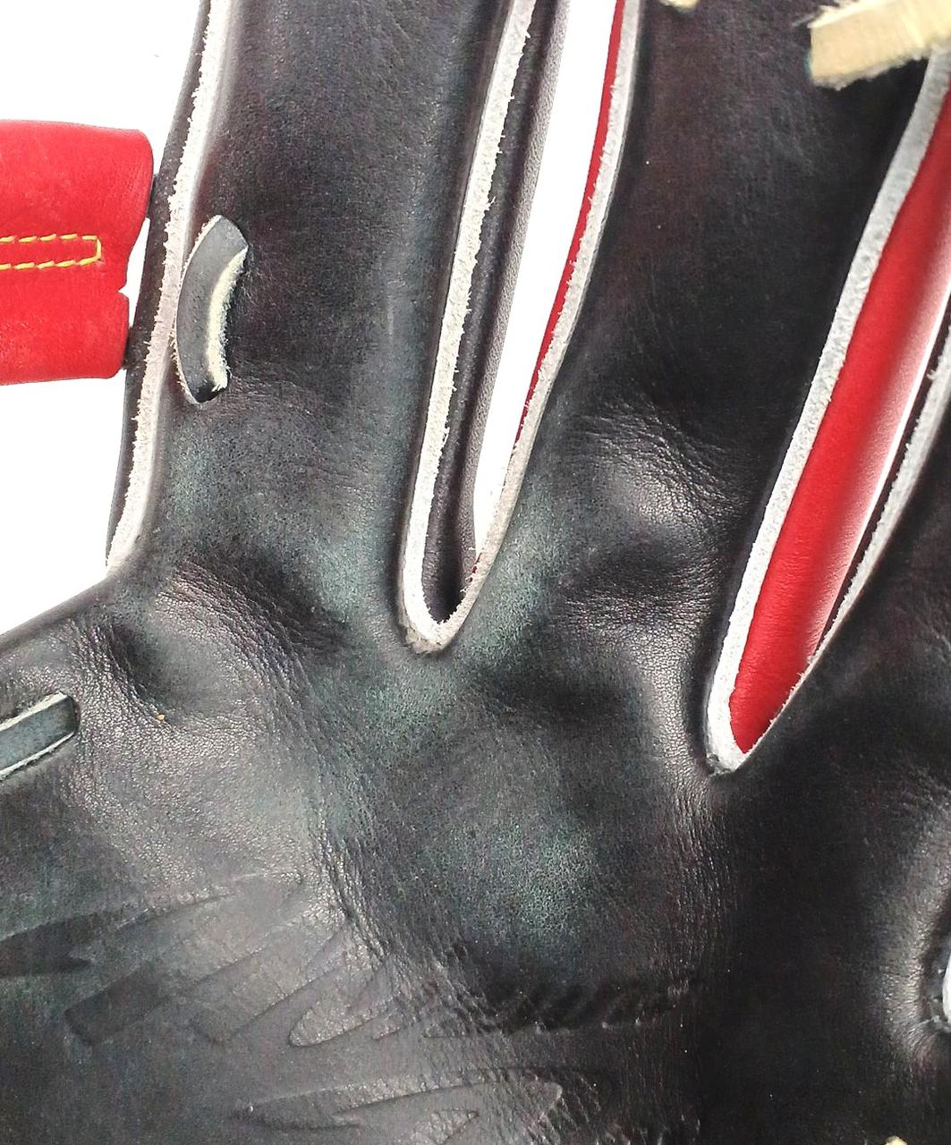 捕球面に多少のスレあり。