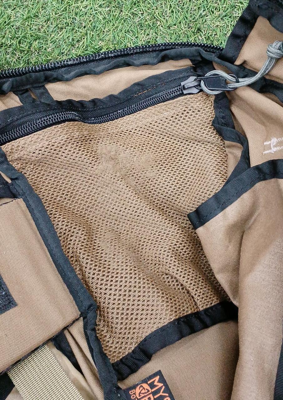 メッシュポケットに毛羽立ちあり。