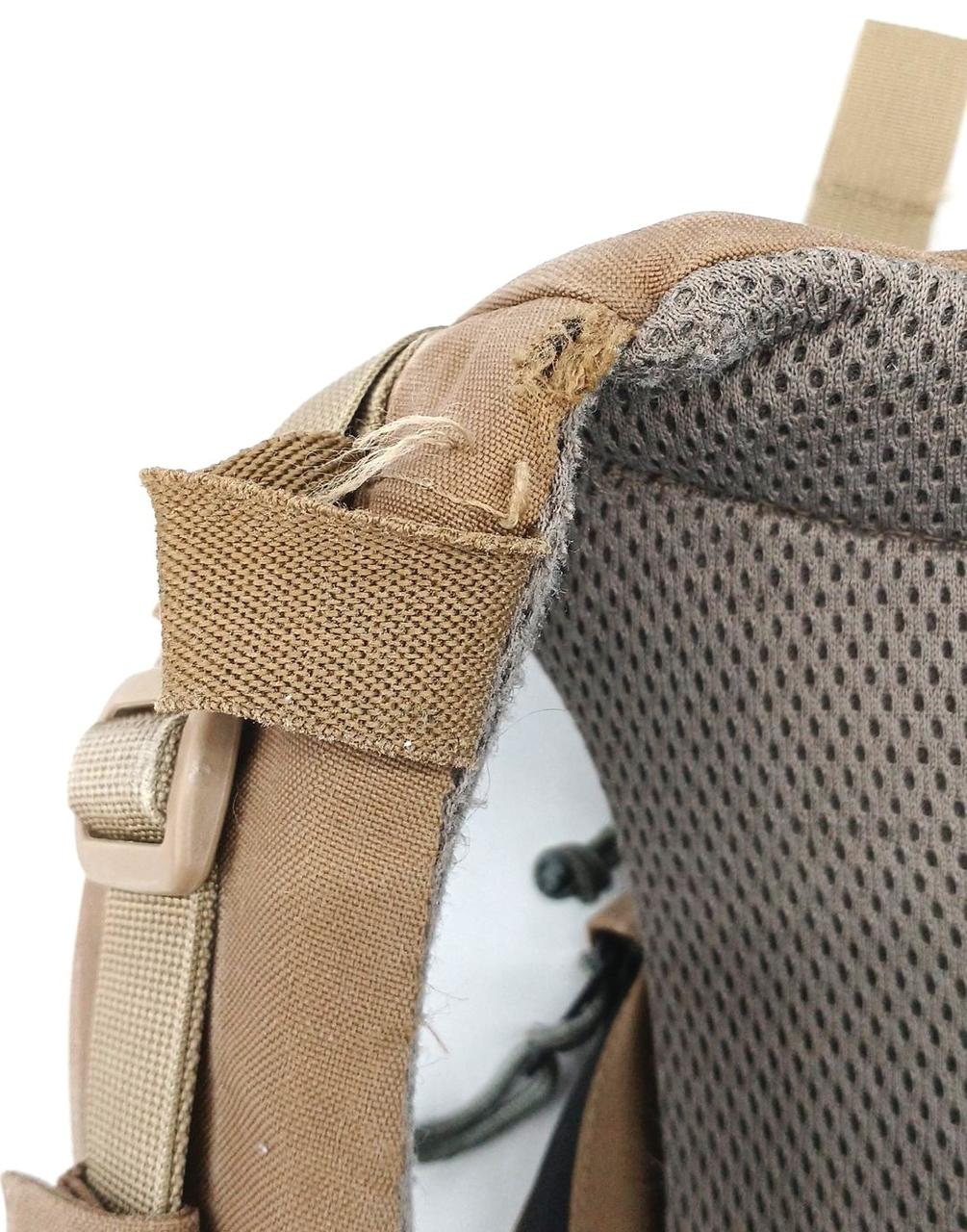 右ショルダーにほつれあり