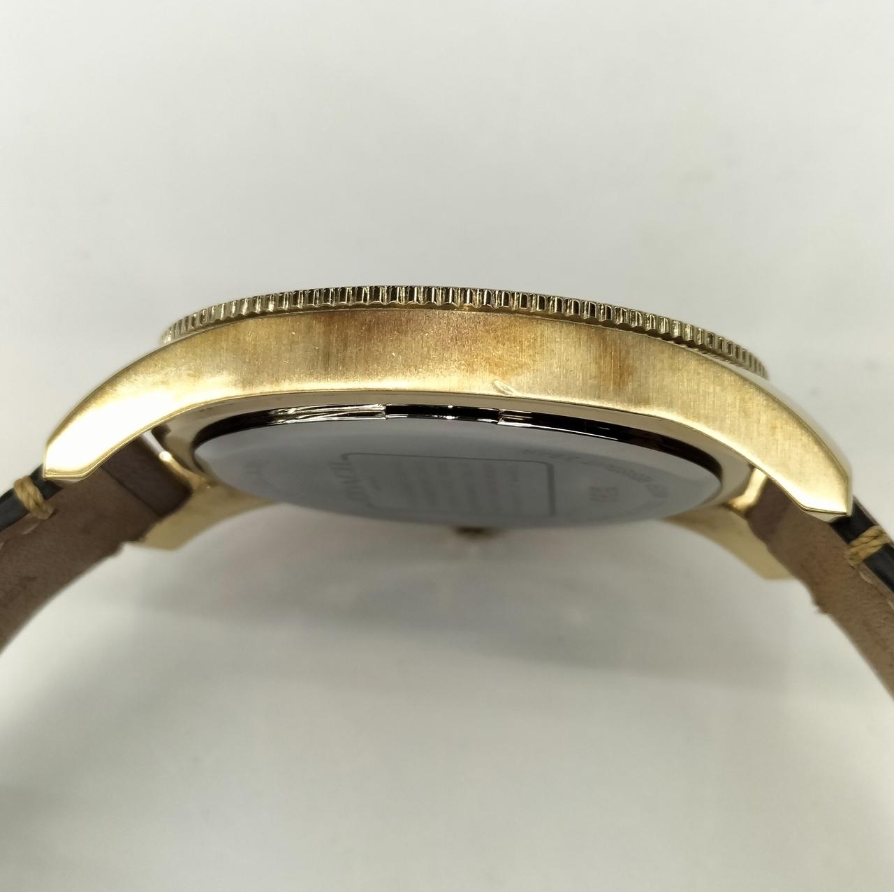 変色・キズあり