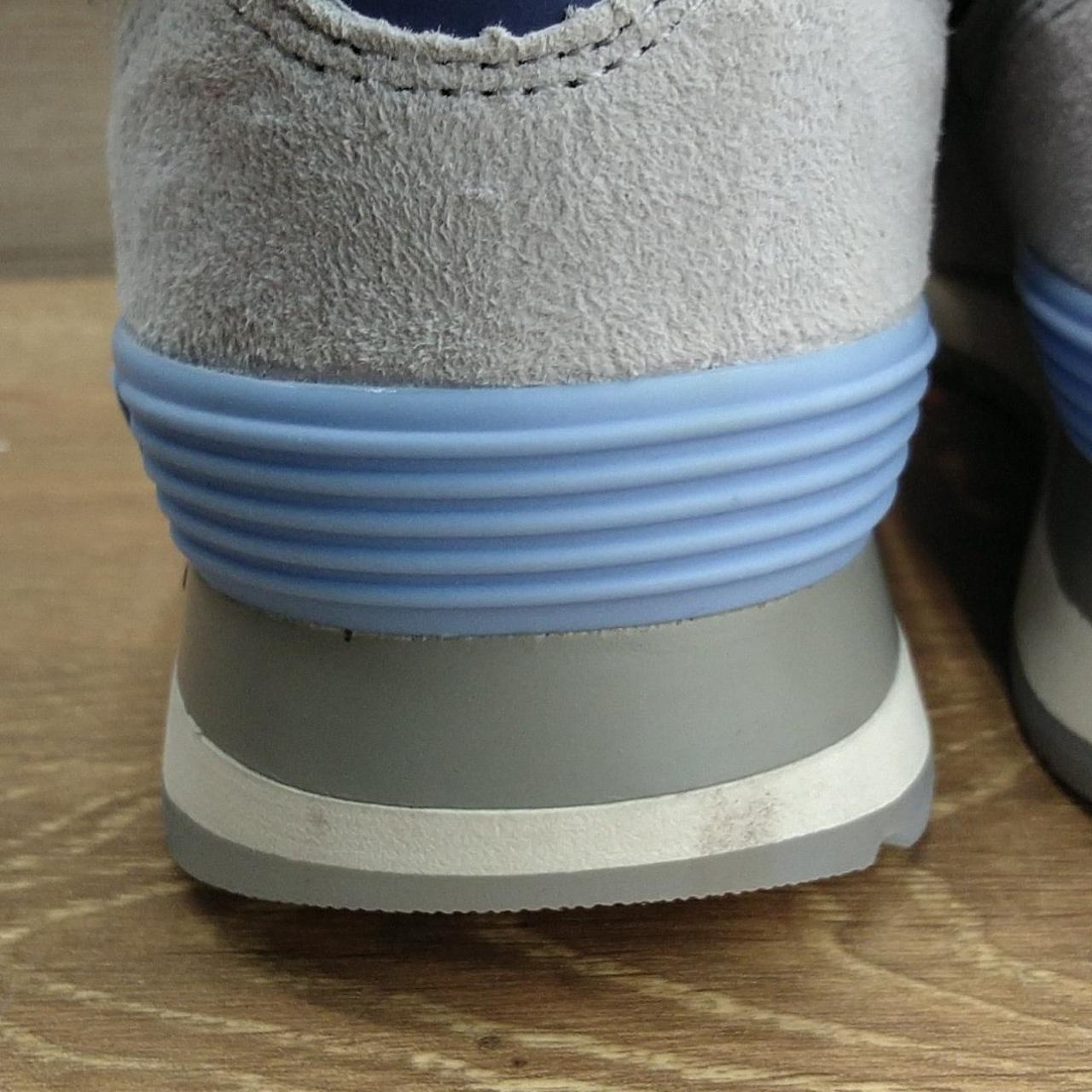 左足側汚れあり