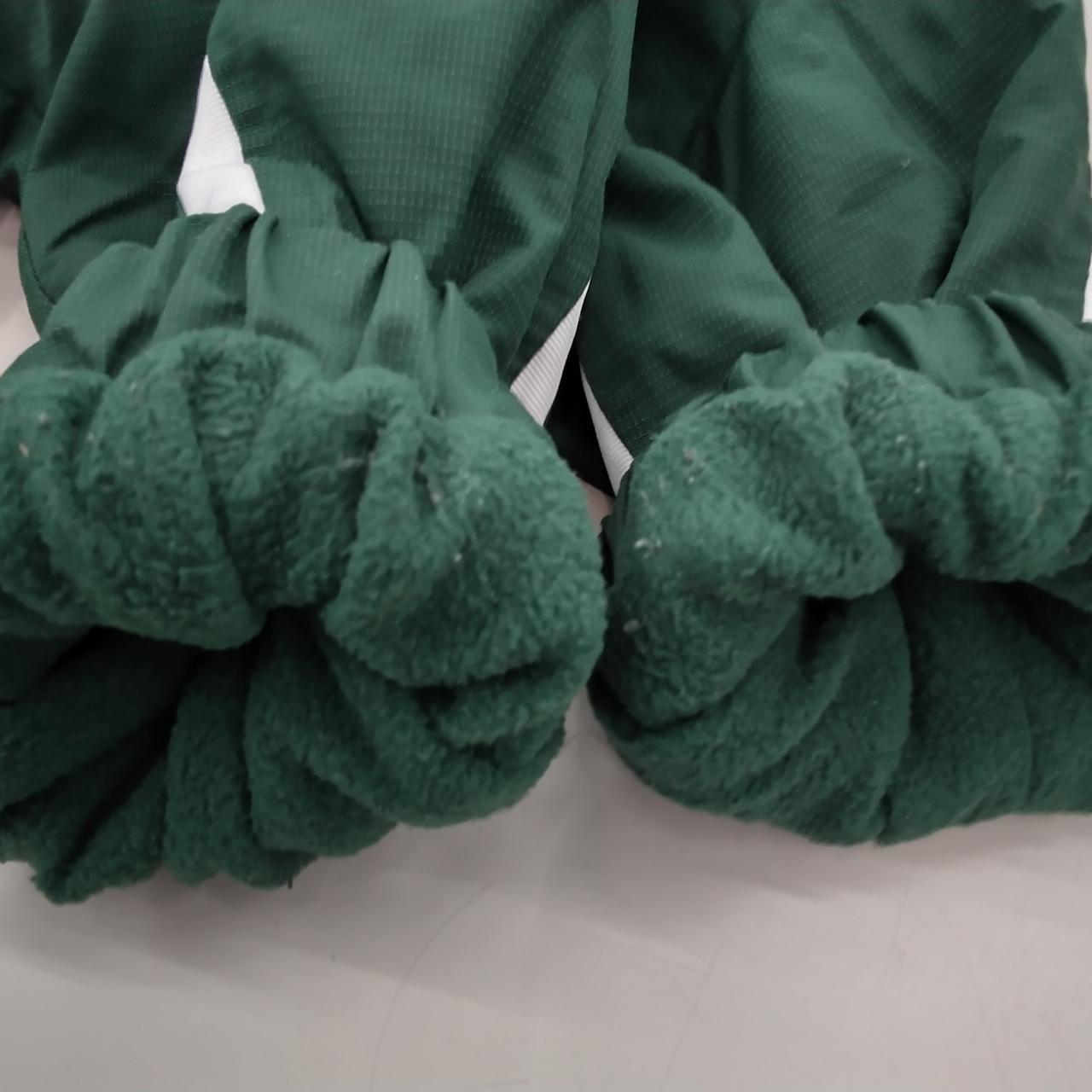 袖内側、汚れ毛玉あり