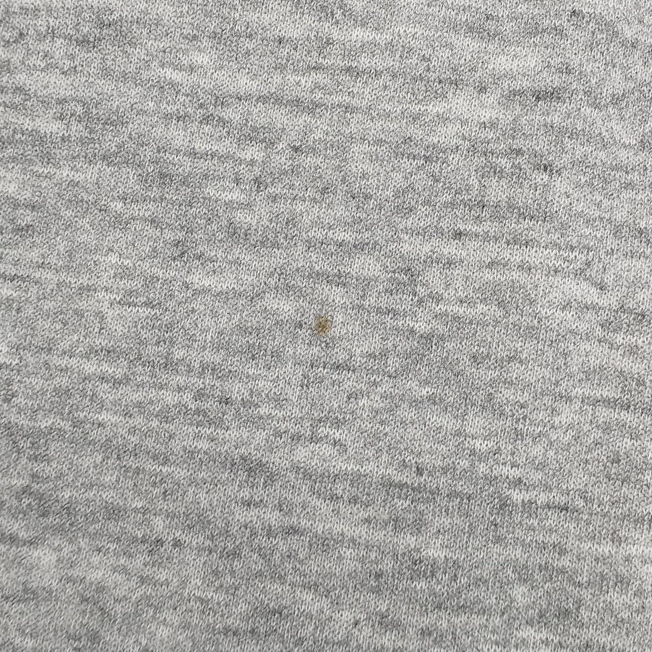 お腹付近に多少の汚れがございます。