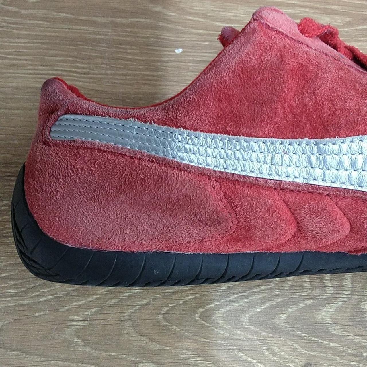 左足内側擦れの跡があります