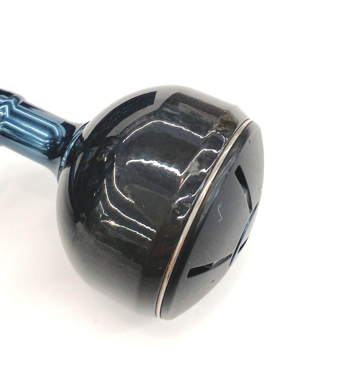 ハンドルノブに擦り傷がございます。