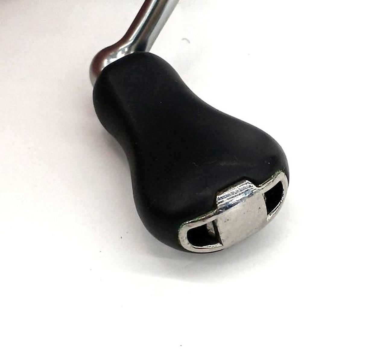 ハンドルノブに擦り傷がございます。