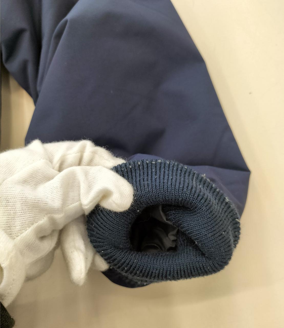 袖内側、汚れ毛玉あり