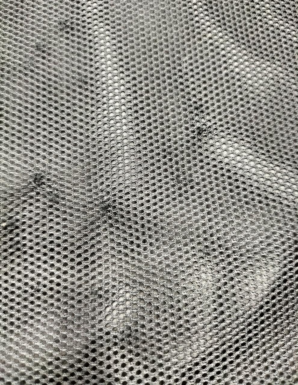 内側メッシュ全体的に引っ掛け突っ張りあり