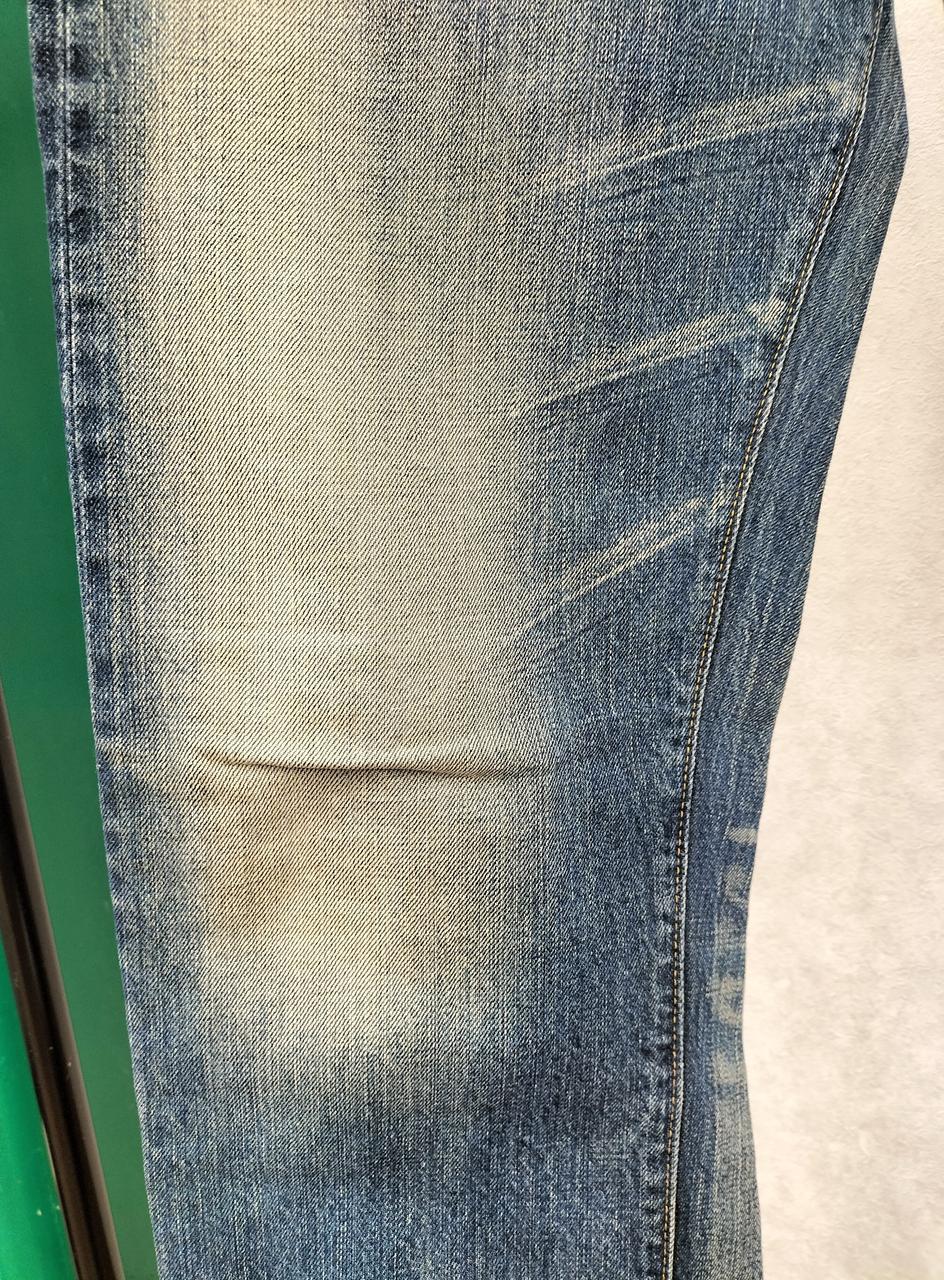 右前足、折りジワあり