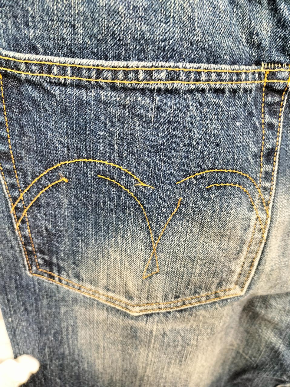 後ろポケット両方とも糸ほつれあり