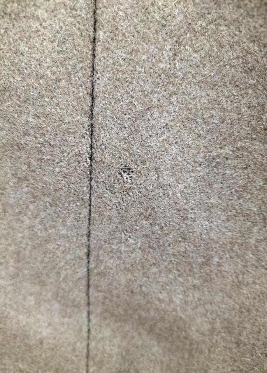 後ろ裾上辺り、薄くなってます虫食い跡あり