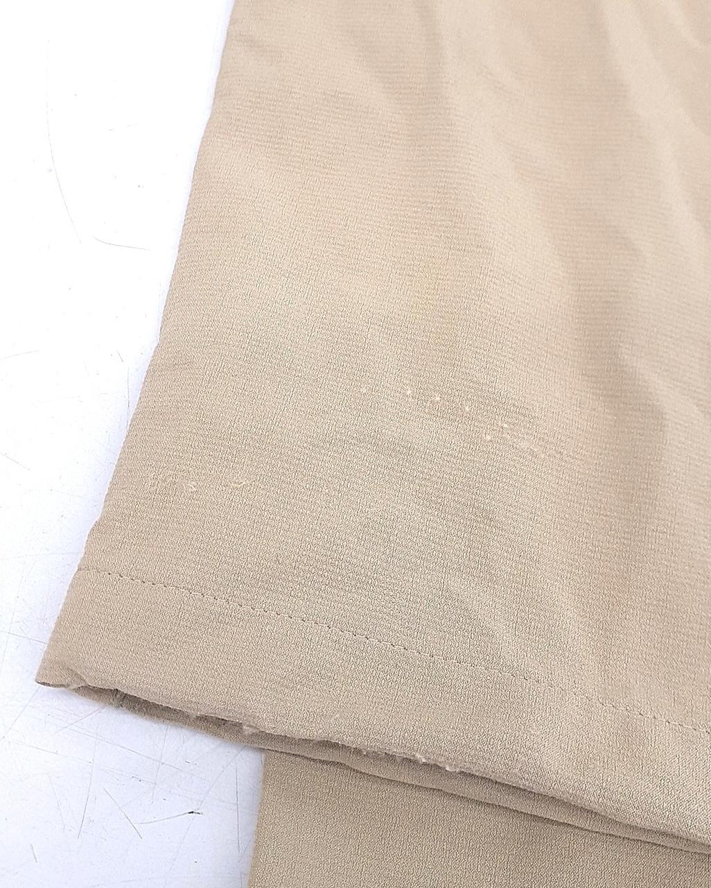 裾に多少の毛羽立ちがございます。